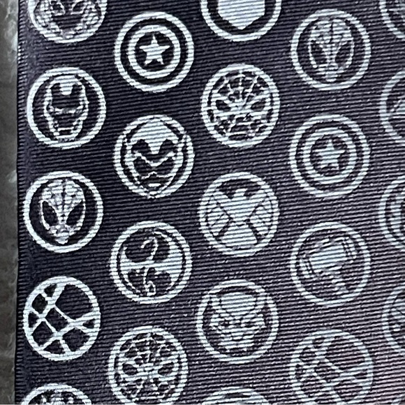 DISNEY Marvel Avengers Silk Tie collectors item - Picture 5 of 6